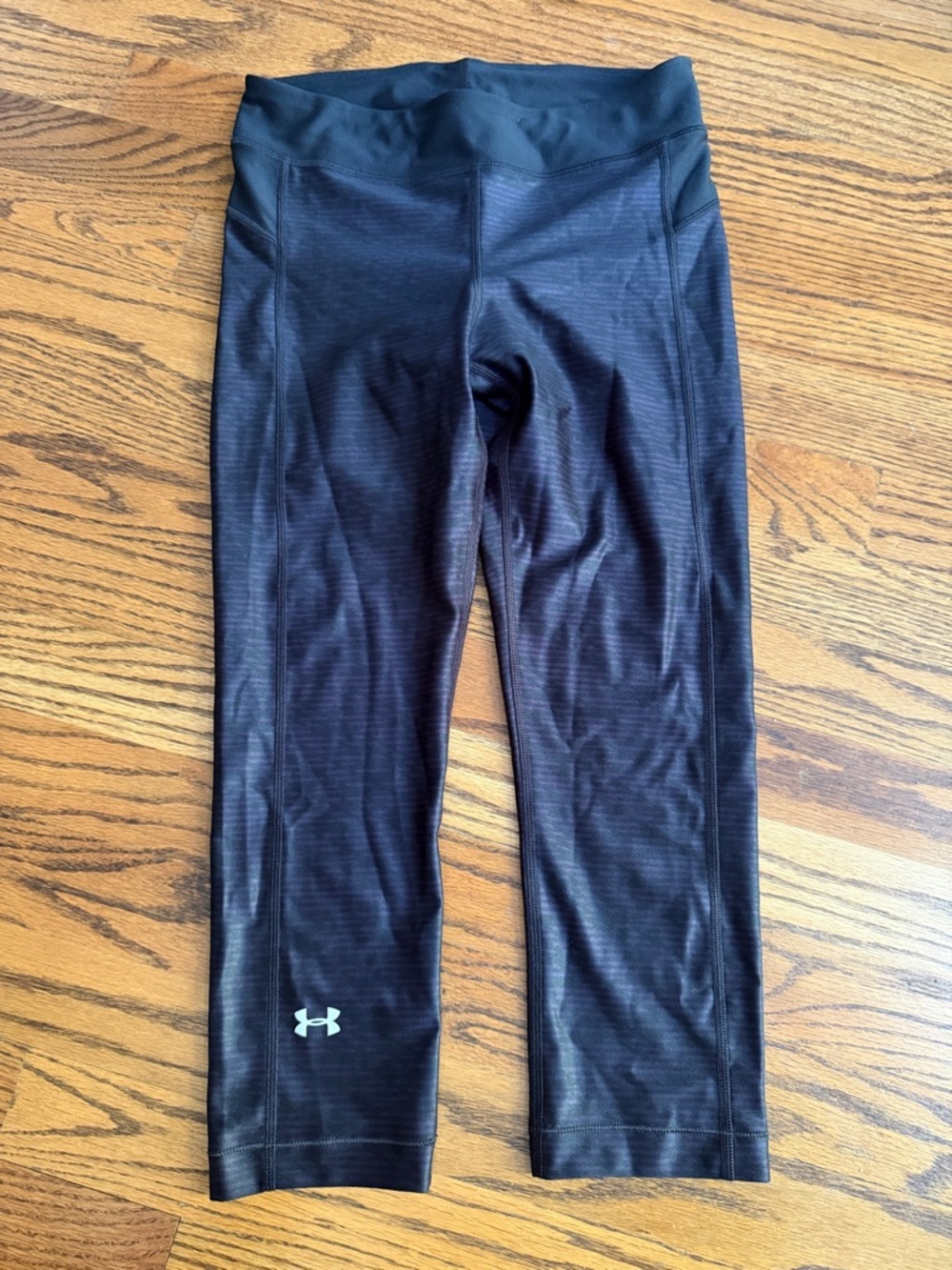 Under Armour Black Capri Compression Leggings with Reflective Logo